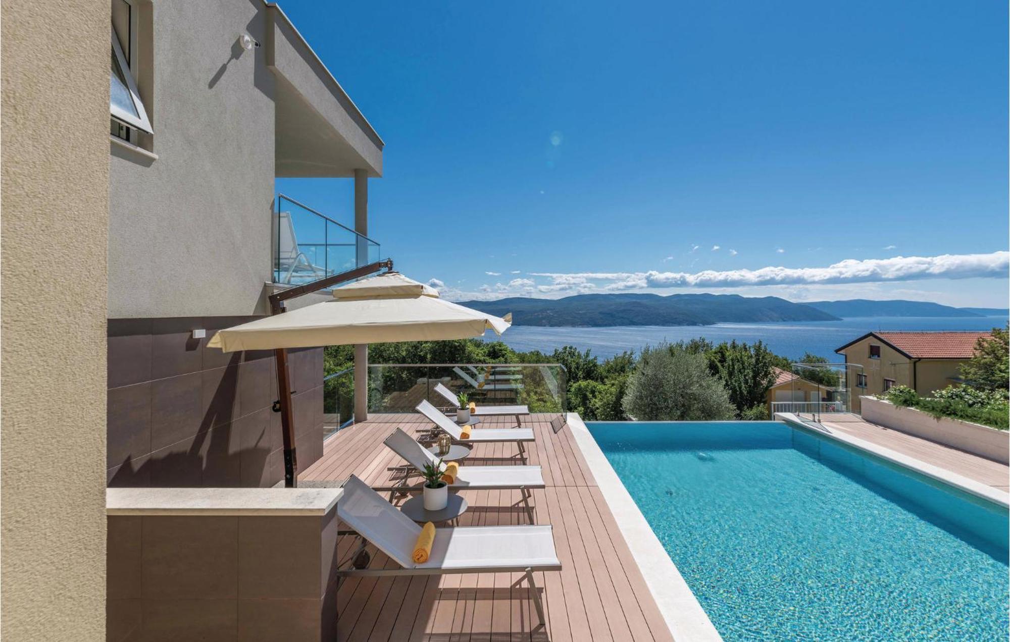 Nice Apartment In Plomin With Jacuzzi Экстерьер фото