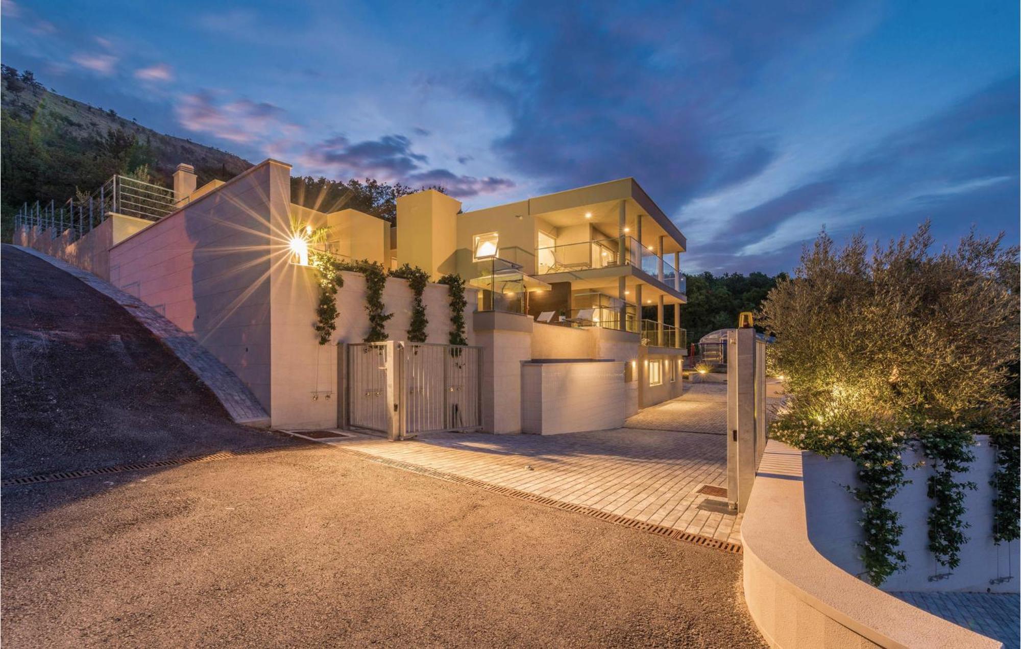 Nice Apartment In Plomin With Jacuzzi Экстерьер фото